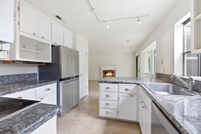 2400 Walnut Grove Way, Modesto, CA 95355