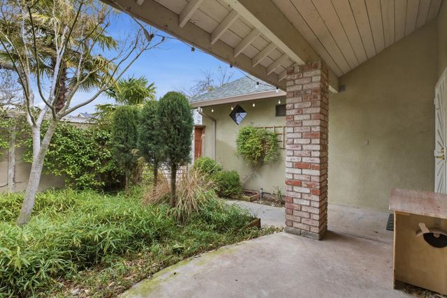 2400 Walnut Grove Way, Modesto, CA 95355