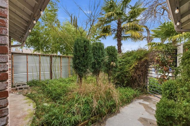 2400 Walnut Grove Way, Modesto, CA 95355