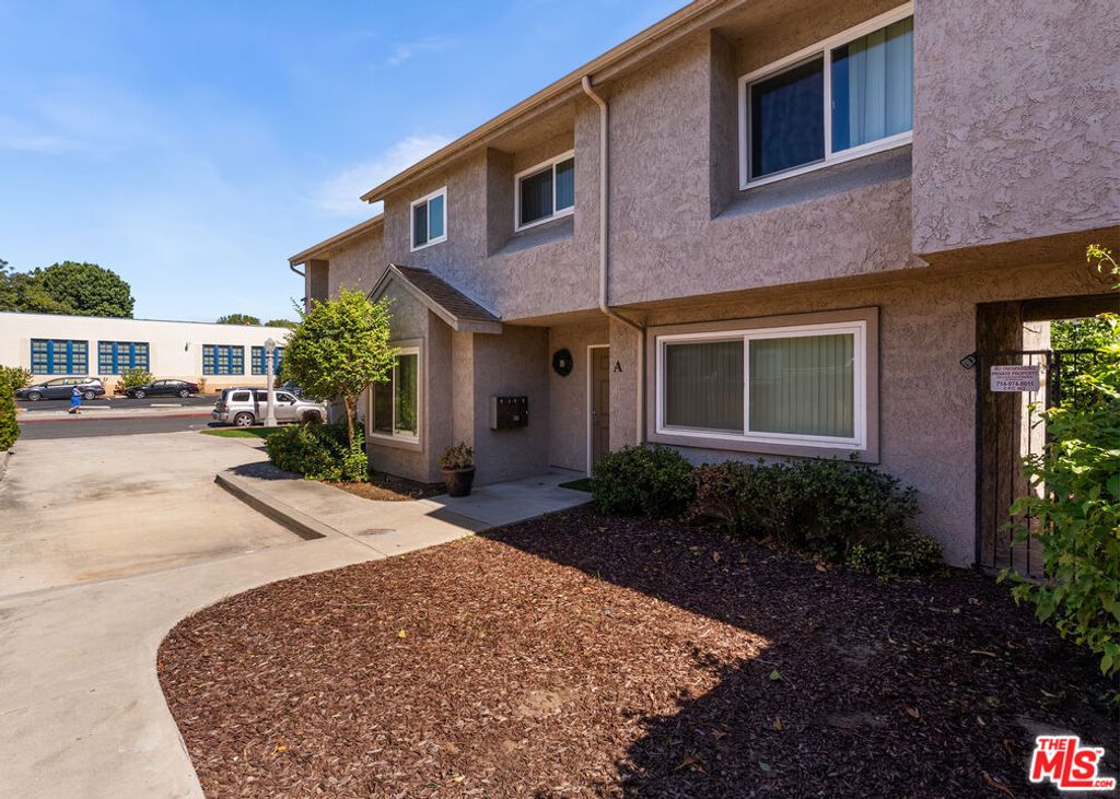 318 E Wilshire Avenue, Fullerton, CA 92832 — photo 2
