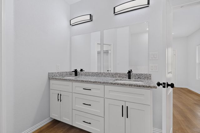 2000 Skylark Drive, Arlington, TX 76010
