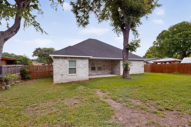 2000 Skylark Drive, Arlington, TX 76010