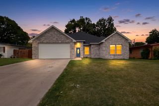 2000 Skylark Drive, Arlington, TX 76010