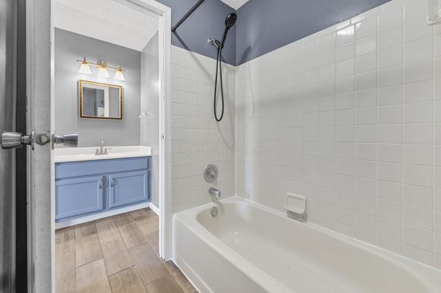 1372 Eastwick Way, Pickerington, OH 43147