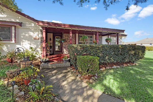 7034 Kingston Cove Lane, Willis, TX 77318