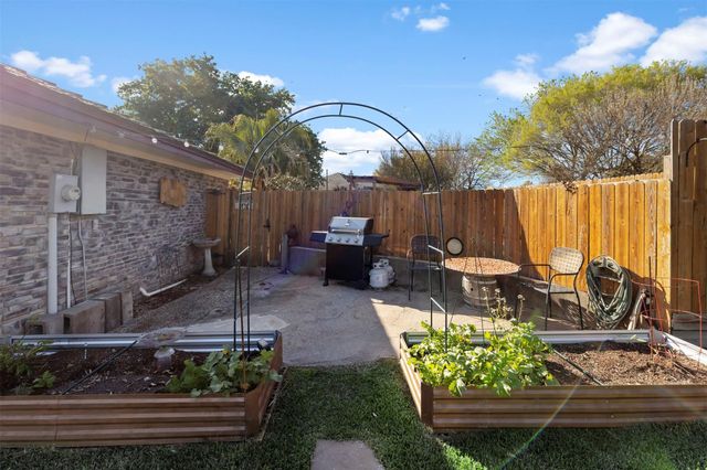 7034 Kingston Cove Lane, Willis, TX 77318