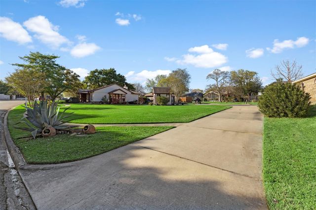 7034 Kingston Cove Lane, Willis, TX 77318