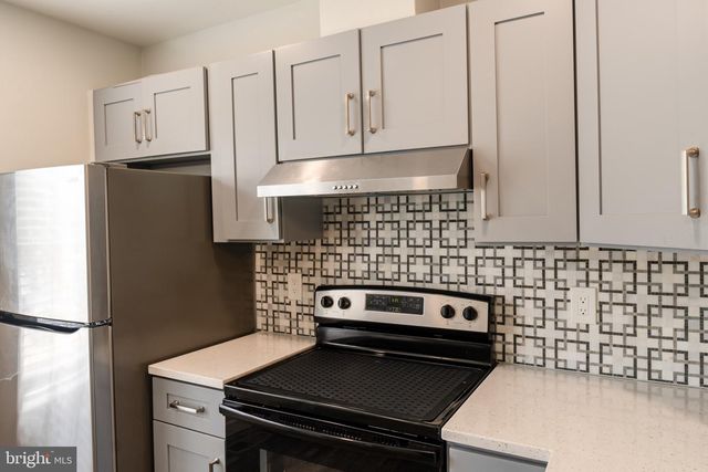 2955 HOBBLEBUSH CT, Lanham, MD 20706