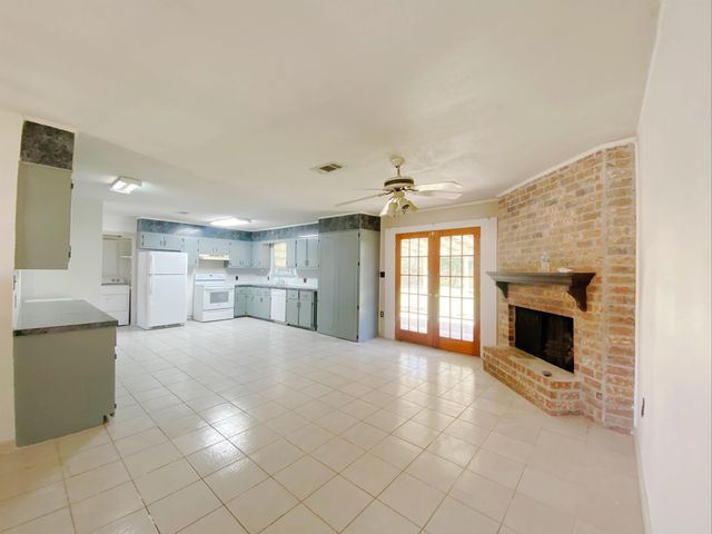 121 Clara St, Schriever, LA 70395