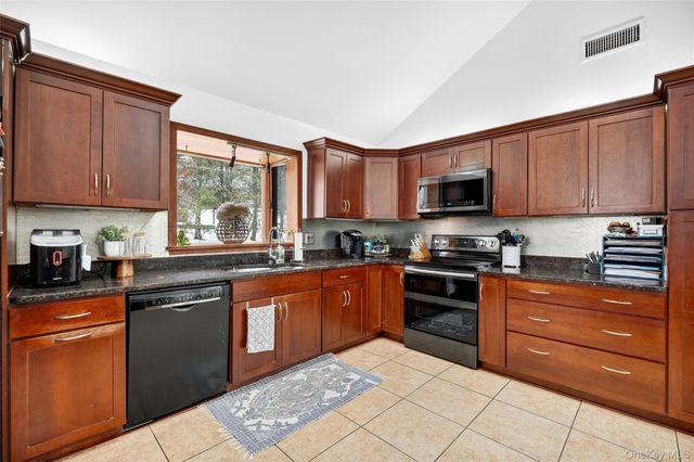 44 Birch Brook Road, Cortlandt Manor, NY 10567