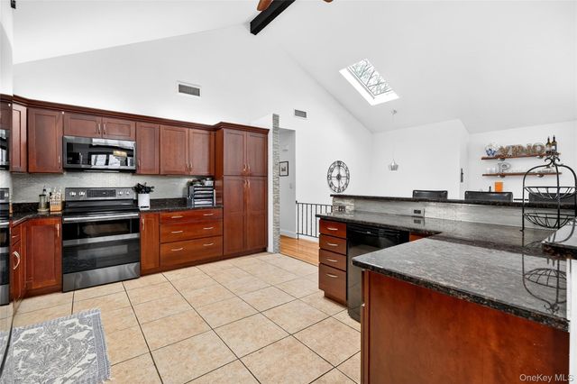 44 Birch Brook Road, Cortlandt Manor, NY 10567