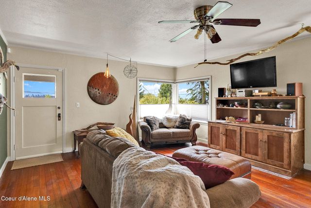 104 School Rd, Hope, ID 83836