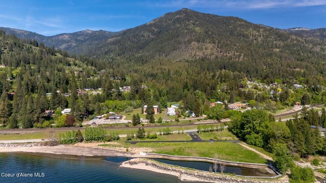 104 School Rd, Hope, ID 83836