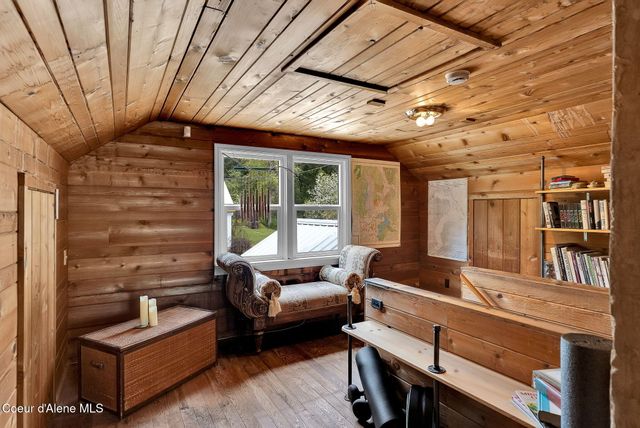 104 School Rd, Hope, ID 83836