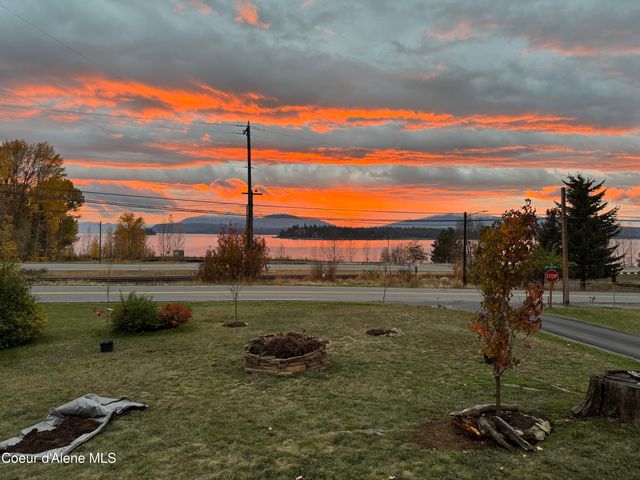 104 School Rd, Hope, ID 83836