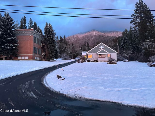 104 School Rd, Hope, ID 83836
