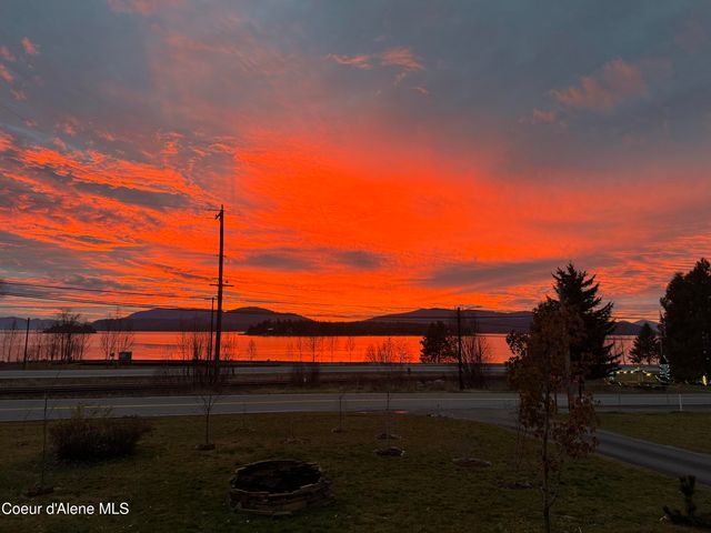 104 School Rd, Hope, ID 83836
