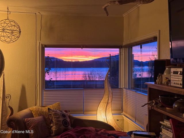 104 School Rd, Hope, ID 83836