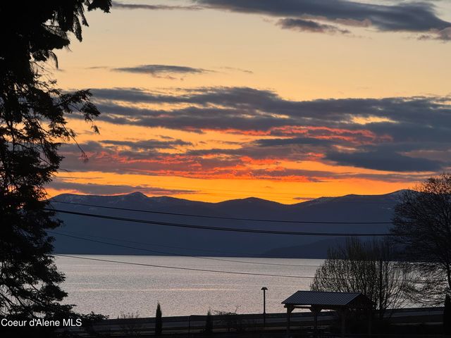 104 School Rd, Hope, ID 83836