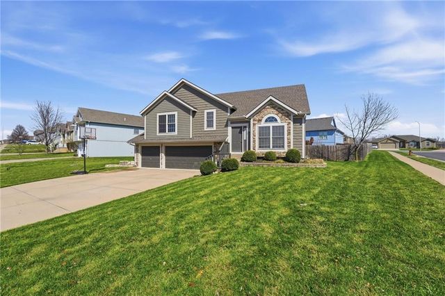 11207 N Summit Street, Kansas City, MO 64155