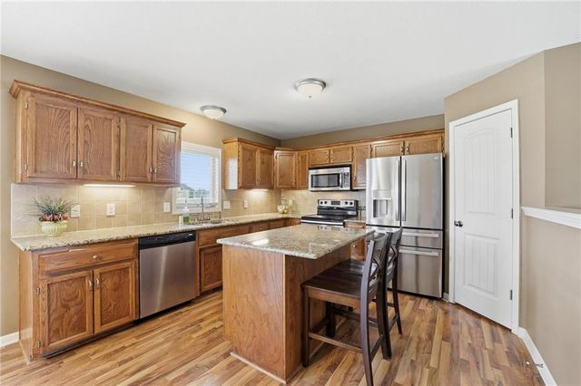 11207 N Summit Street, Kansas City, MO 64155