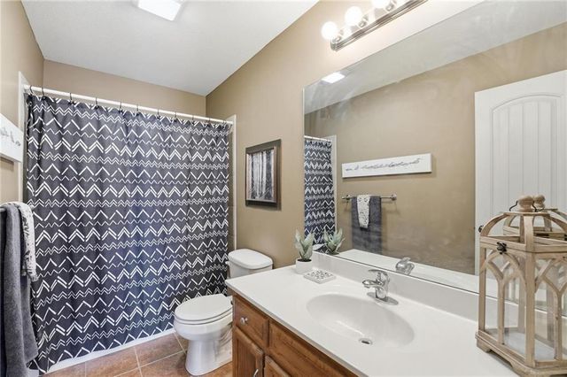 11207 N Summit Street, Kansas City, MO 64155