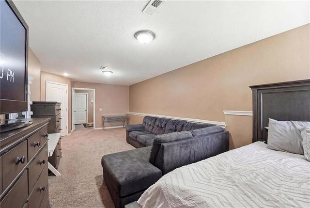 11207 N Summit Street, Kansas City, MO 64155