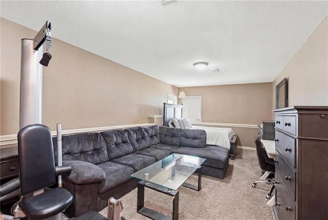 11207 N Summit Street, Kansas City, MO 64155