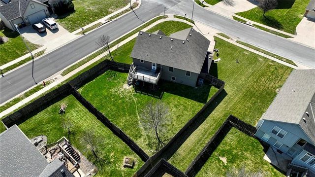 11207 N Summit Street, Kansas City, MO 64155