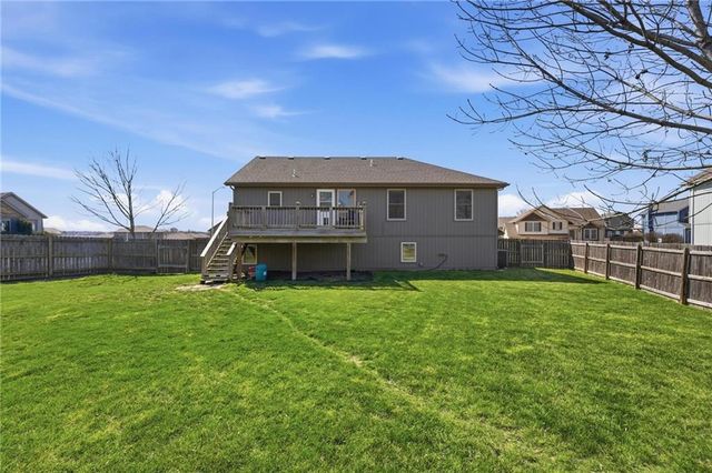 11207 N Summit Street, Kansas City, MO 64155