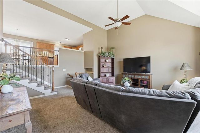 11207 N Summit Street, Kansas City, MO 64155