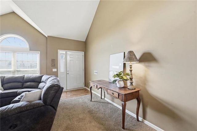 11207 N Summit Street, Kansas City, MO 64155