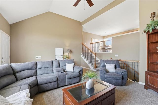 11207 N Summit Street, Kansas City, MO 64155