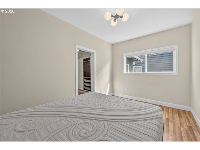 2704 Se 84TH Ave, Portland, OR 97266