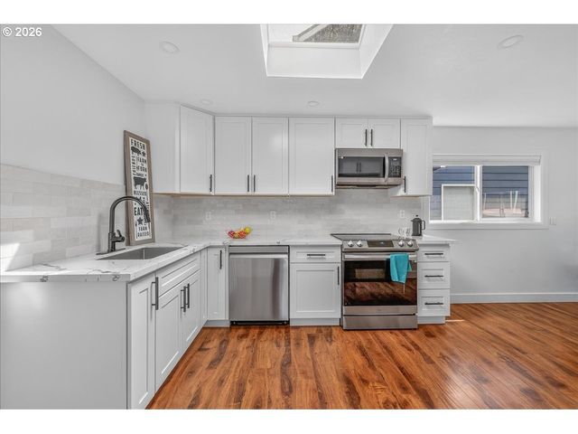 2704 Se 84TH Ave, Portland, OR 97266