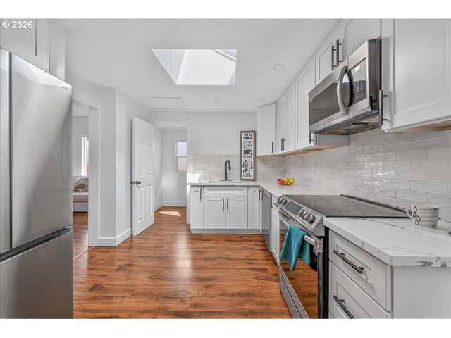 2704 Se 84TH Ave, Portland, OR 97266