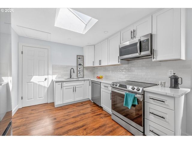 2704 Se 84TH Ave, Portland, OR 97266