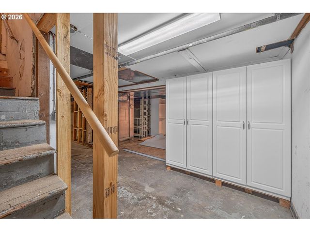 2704 Se 84TH Ave, Portland, OR 97266