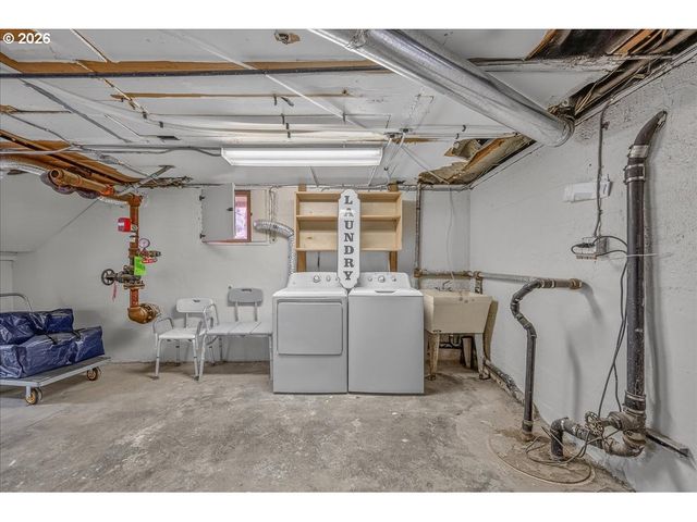 2704 Se 84TH Ave, Portland, OR 97266