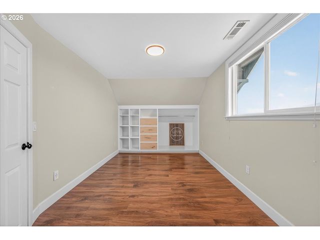 2704 Se 84TH Ave, Portland, OR 97266