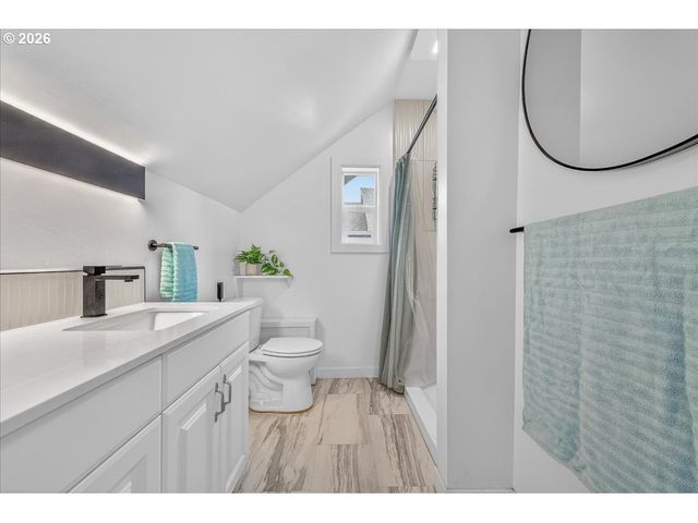 2704 Se 84TH Ave, Portland, OR 97266