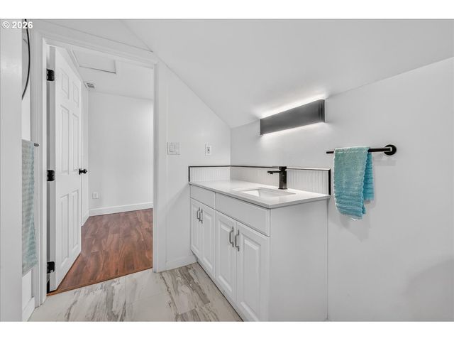 2704 Se 84TH Ave, Portland, OR 97266