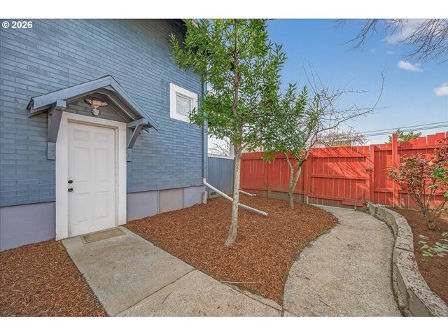 2704 Se 84TH Ave, Portland, OR 97266