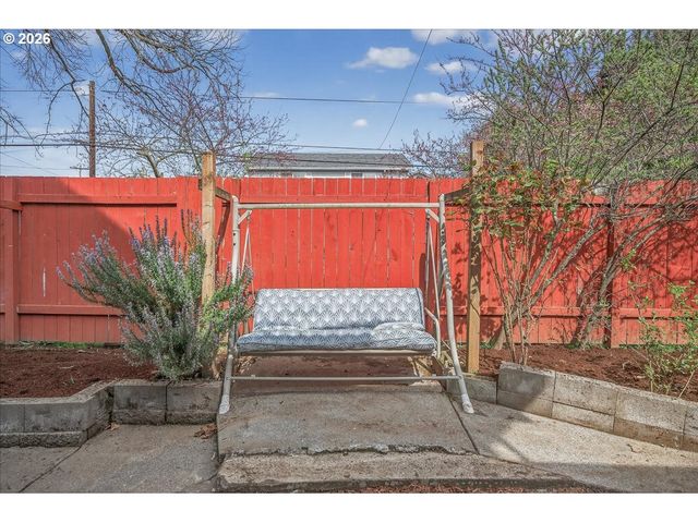 2704 Se 84TH Ave, Portland, OR 97266