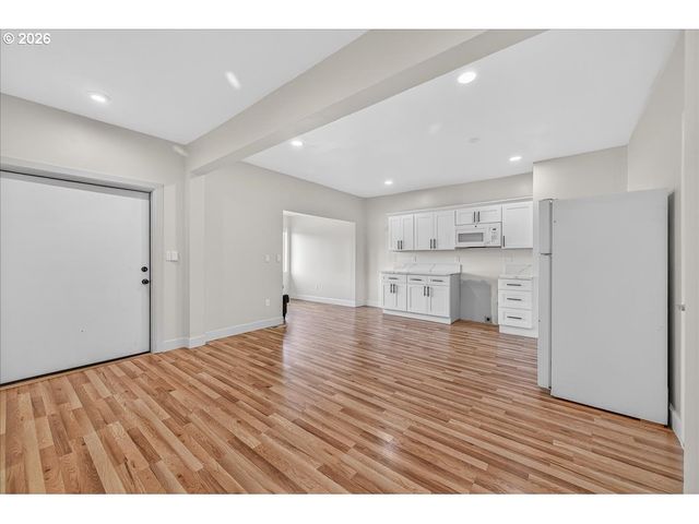 2704 Se 84TH Ave, Portland, OR 97266