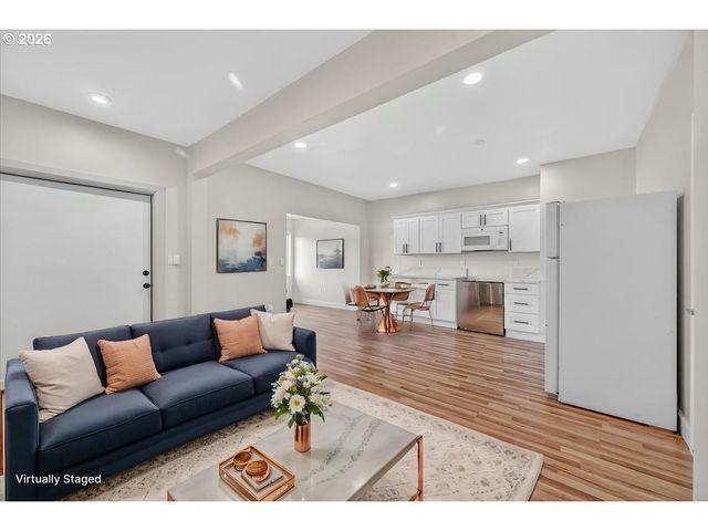 2704 Se 84TH Ave, Portland, OR 97266