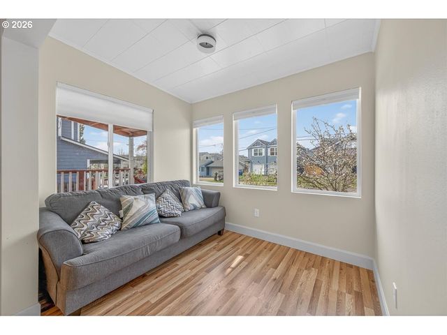 2704 Se 84TH Ave, Portland, OR 97266