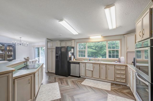 2037 Trace Creek Rd, Centerville, TN 37033