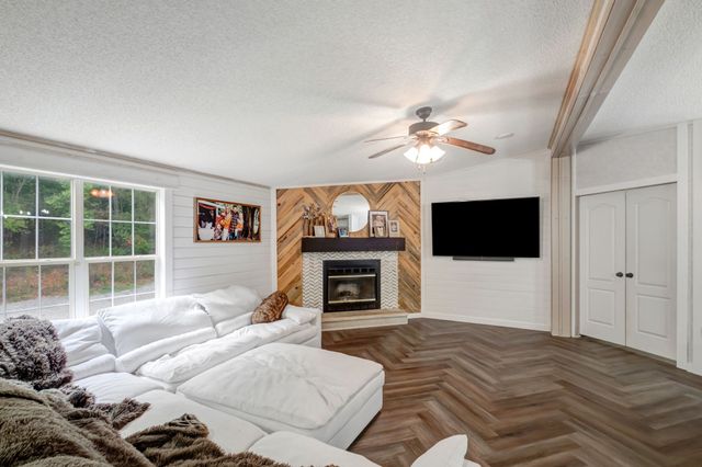 2037 Trace Creek Rd, Centerville, TN 37033