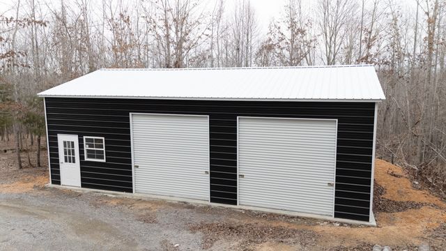 2037 Trace Creek Rd, Centerville, TN 37033